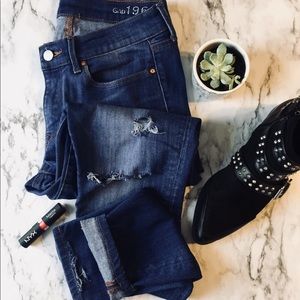 💛GAP ~ Distressed Denim Legging Jean ~ Size 28r